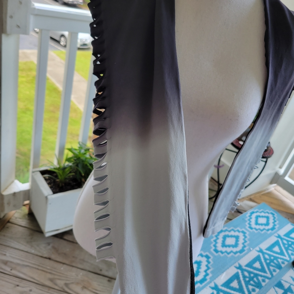 🚫SOLD🚫VS PINK COOL & COMFY CUT OUT TIGHTS - Picture 10 of 16